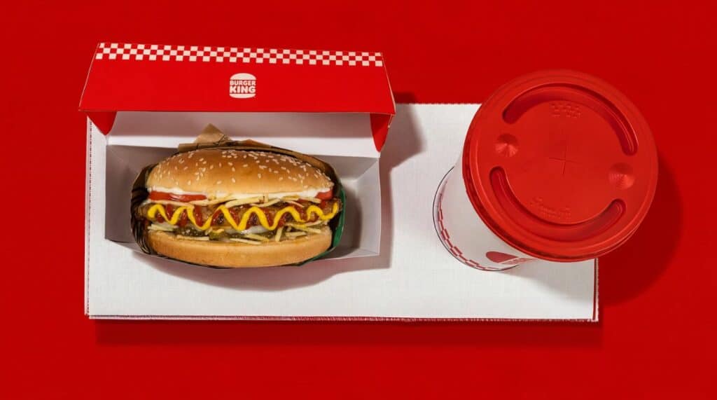 Burger King trasforma il Whopper in un hot dog per conquistare i fan del baseball